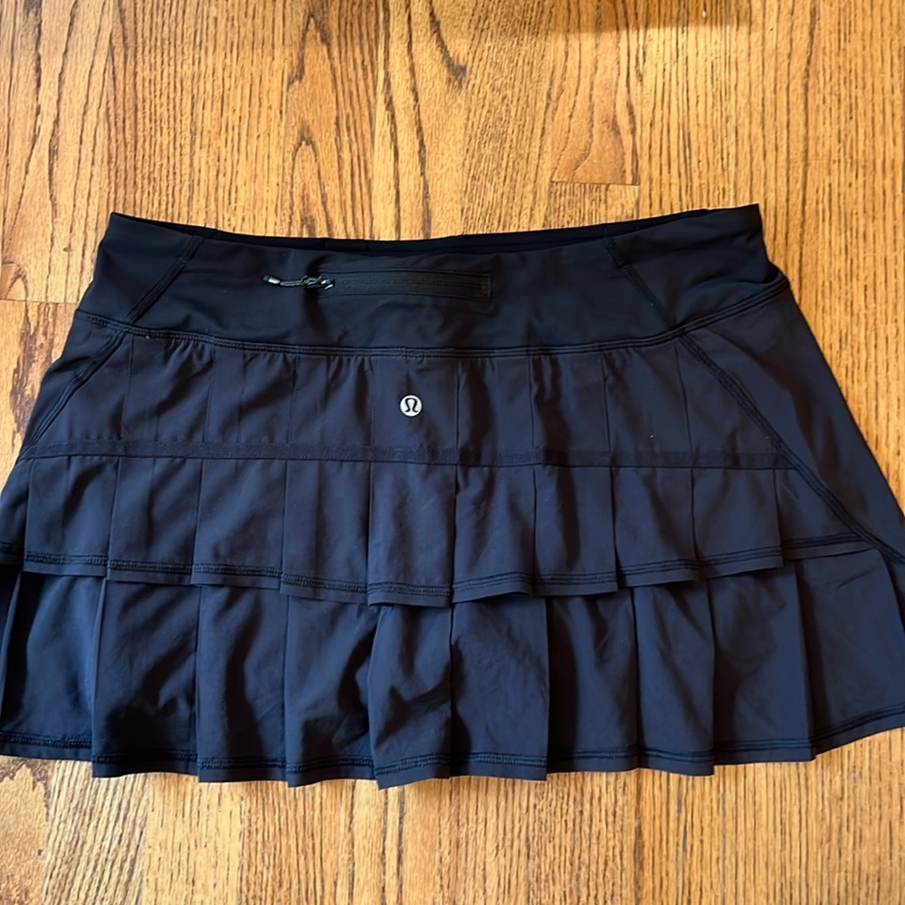 Lululemon Athletica Size 10 Black skirt skort. EUC